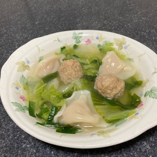 野菜たっぷり水餃子のスープ